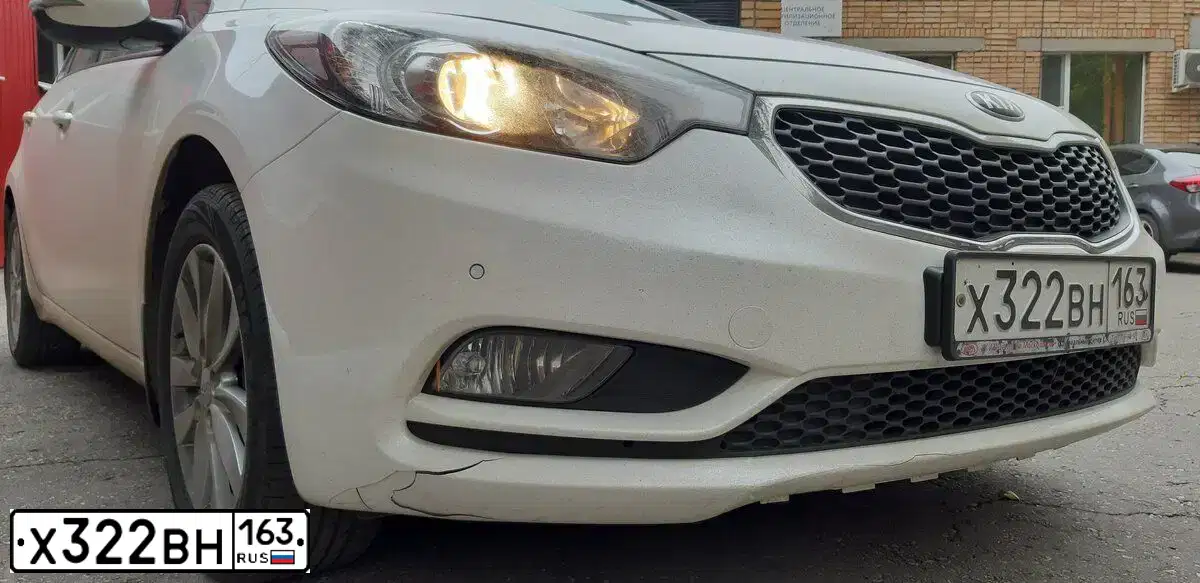 Фото автомобиля KIA CERATO, 2015 — госномер Х322ВН163. Цвет: БЕЛЫЙ