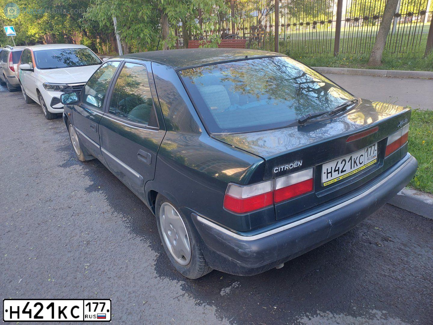 Фото автомобиля CITROEN XANTIA, 1998 — госномер Н421КС177. Цвет: ЗЕЛЕНЫЙ
