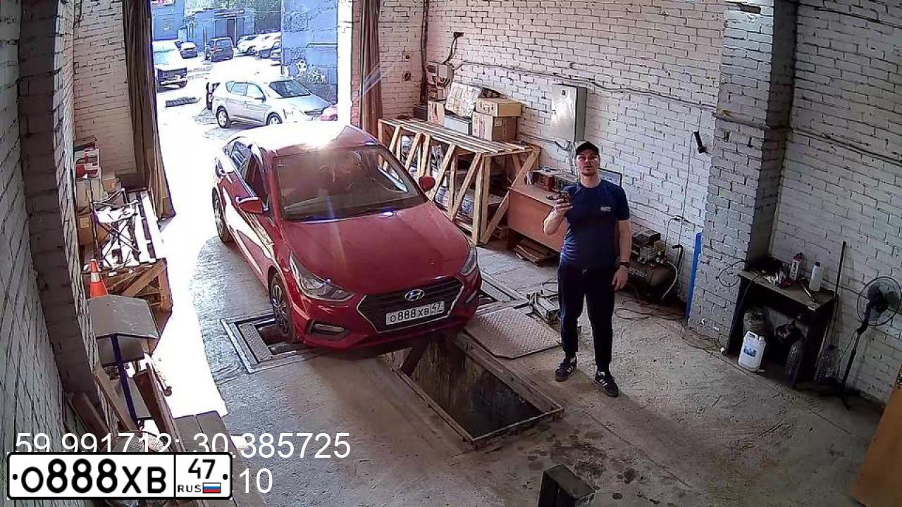 Фото автомобиля HYUNDAI SOLARIS, 2019 — госномер О888ХВ47. Цвет: КРАСНЫЙ