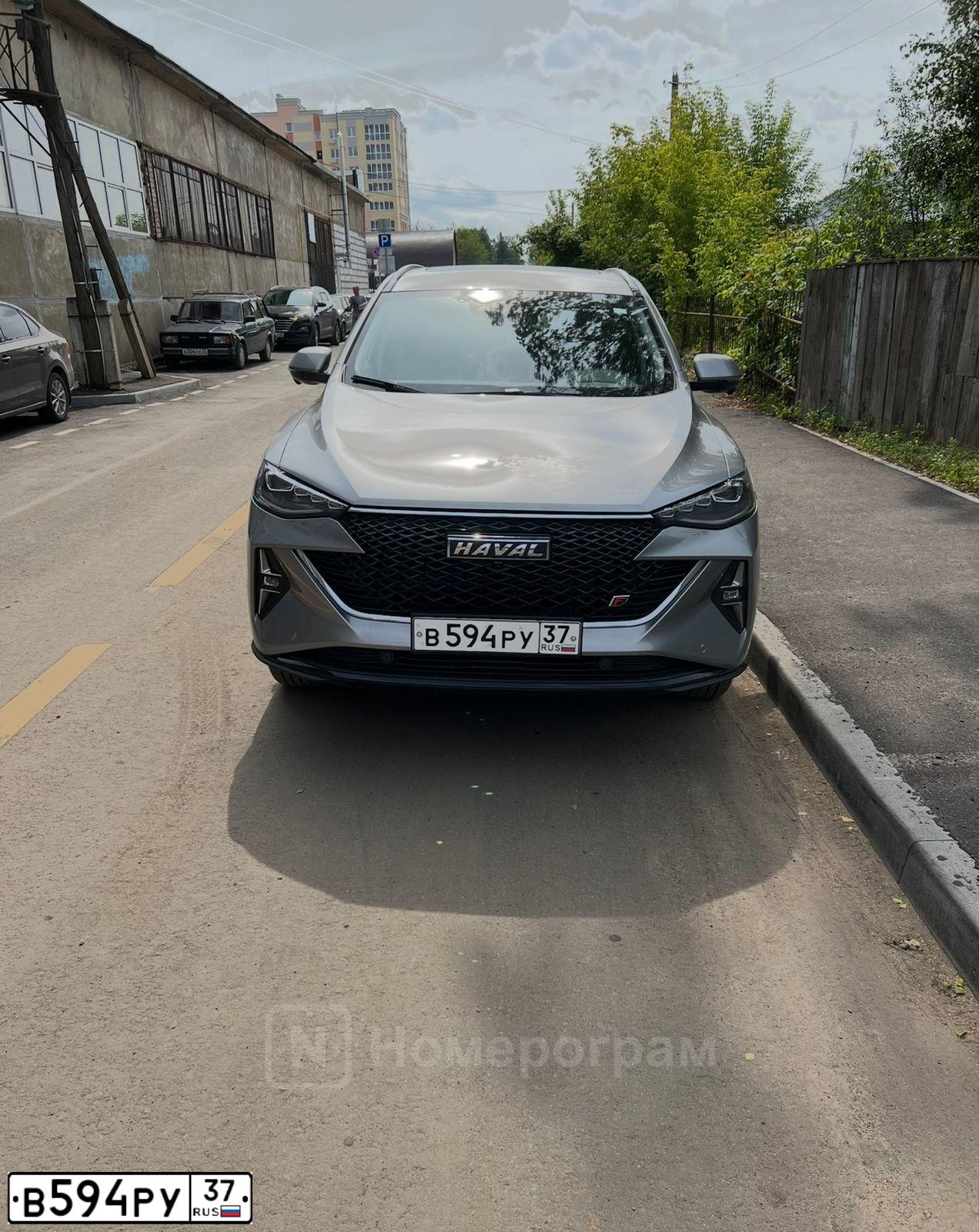 Фото автомобиля HAVAL F7, 2023 — госномер В254ХА37. Цвет: СЕРЫЙ