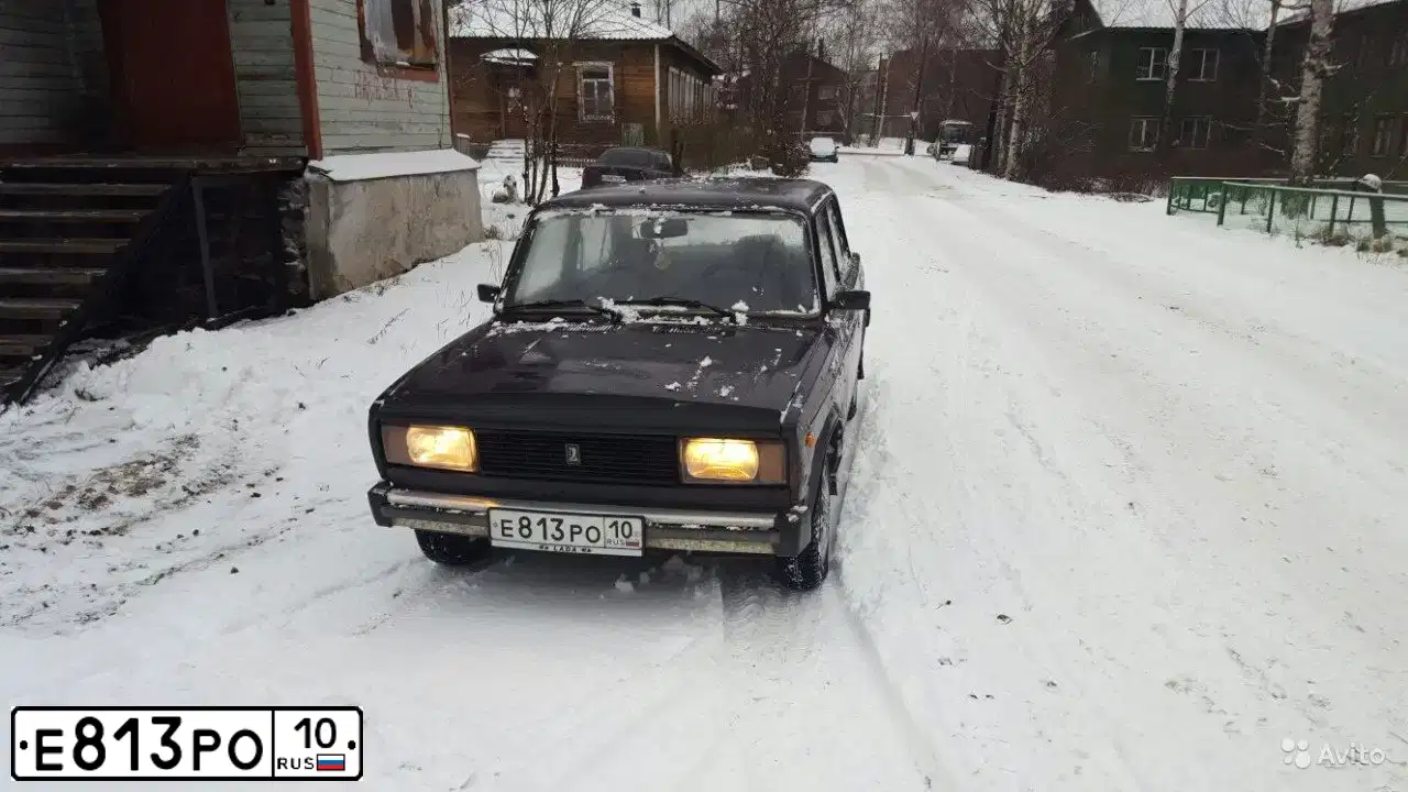 Фото автомобиля ВАЗ 2105, 1998 — госномер Е813РО10