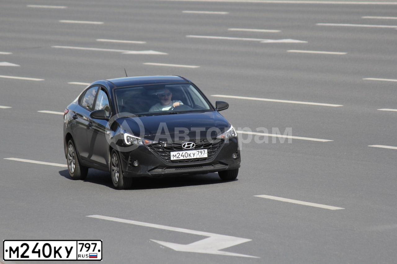 Фото автомобиля HYUNDAI SOLARIS, 2022 — госномер У372ТУ62. Цвет: ЧЕРНЫЙ