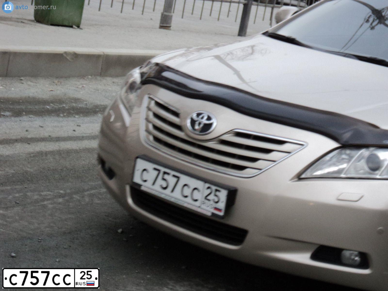 Фото автомобиля TOYOTA CAMRY, 2006 — госномер С780ОР125. Цвет: БЕЖЕВЫЙ