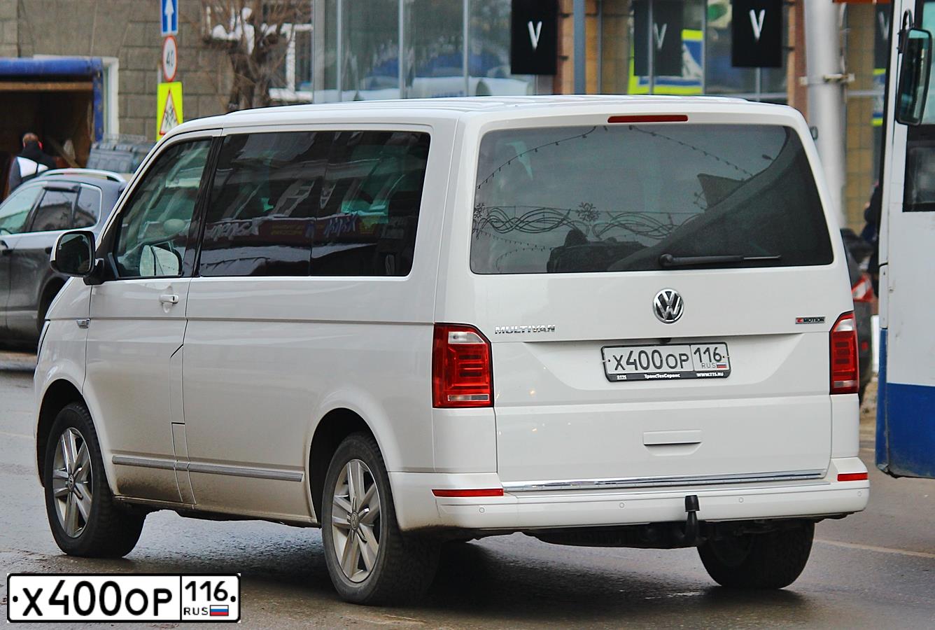 Фото автомобиля VOLKSWAGEN MULTIVAN, 2018 — госномер Х400ОР116. Цвет: БЕЛЫЙ