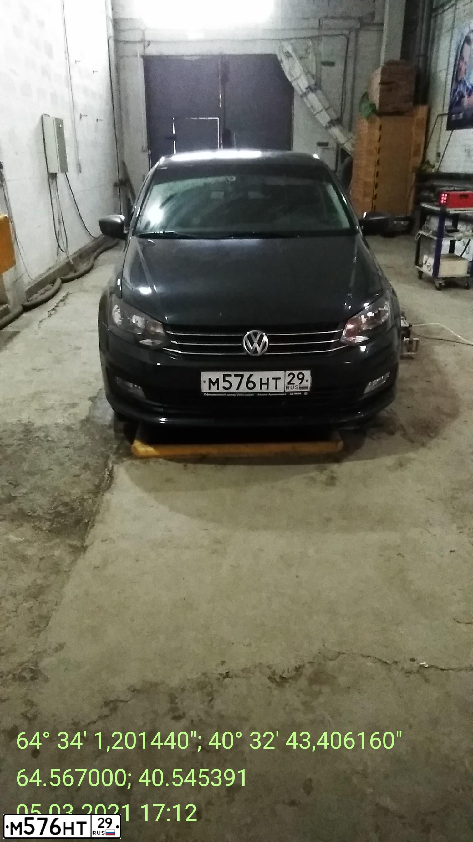 Фото автомобиля VOLKSWAGEN POLO, 2016 — госномер М576НТ29. Цвет: СЕРЫЙ