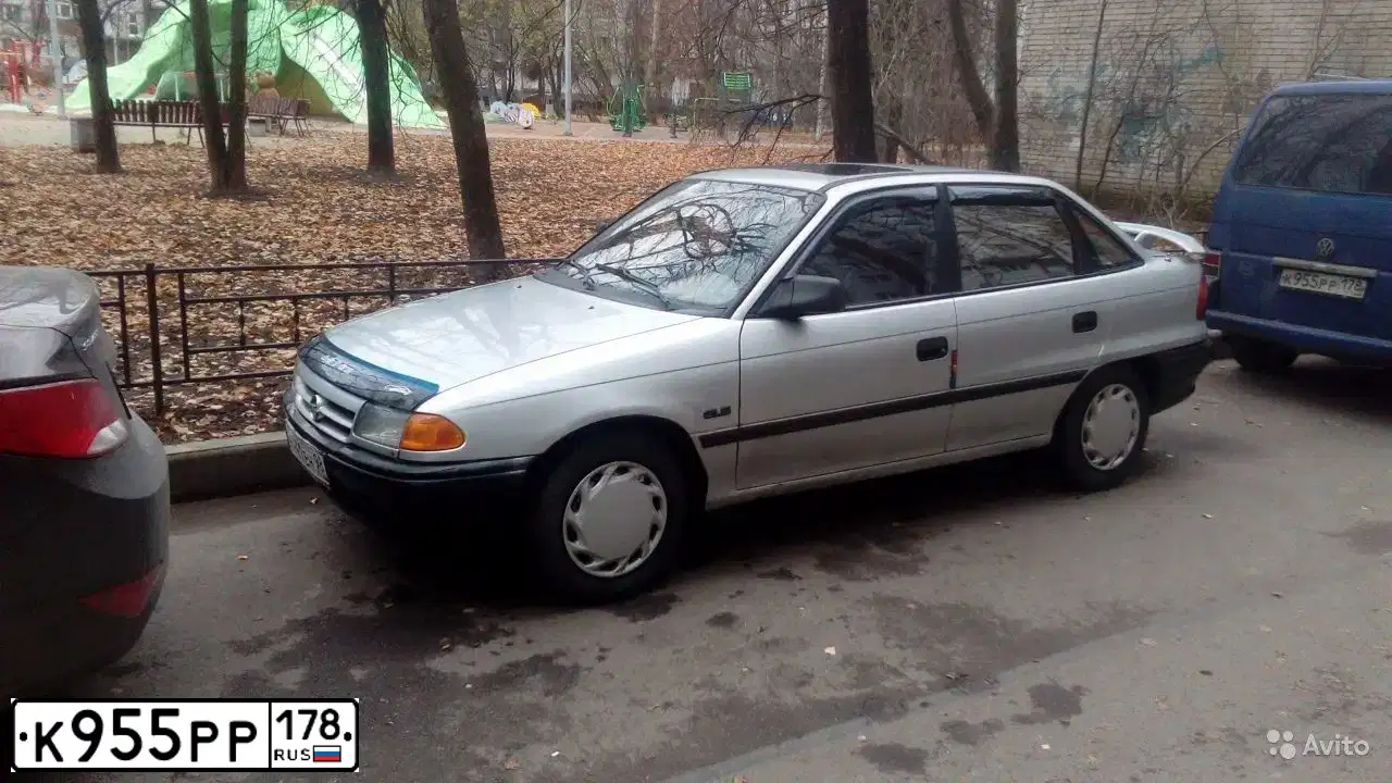 Фото автомобиля VOLKSWAGEN TRANSPORTER, 1996 — госномер К434АК90. Цвет: СИНИЙ