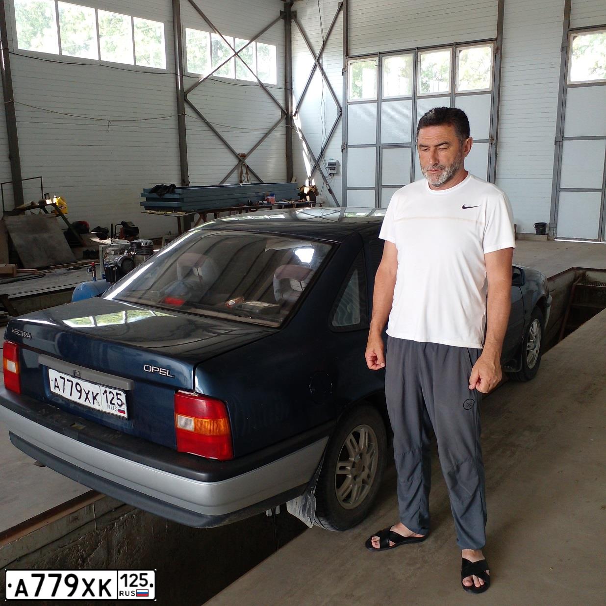 Фото автомобиля OPEL VECTRA, 1991 — госномер С220ВА181. Цвет: синий