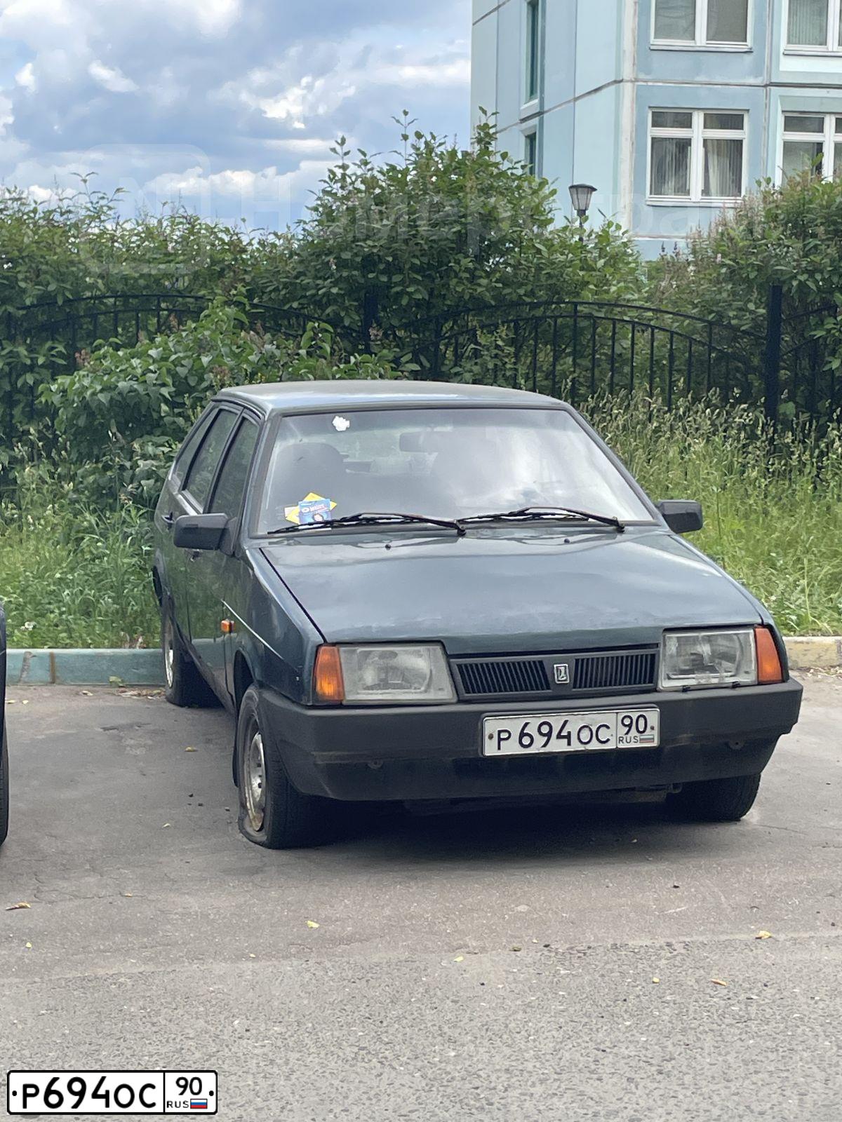 Фото автомобиля LADA 2109 SAMARA, 2004 — госномер Р694ОС90. Цвет: ЗЕЛЕНЫЙ ТЕМНЫЙ