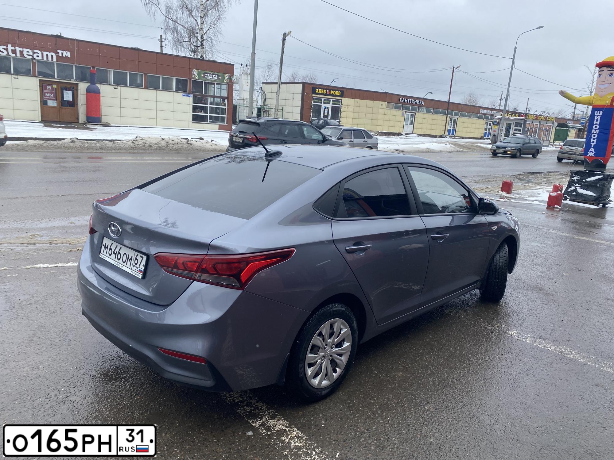 Фото автомобиля HYUNDAI SOLARIS, 2018 — госномер Т365НТ05. Цвет: Серый 