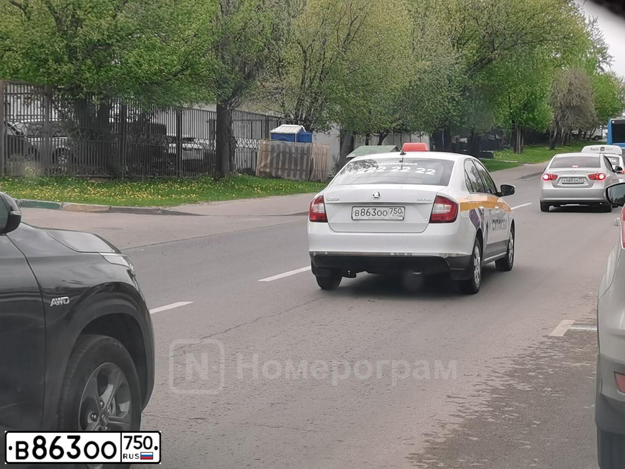 Фото автомобиля SKODA RAPID, 2017 — госномер В863ОО750. Цвет: Белый