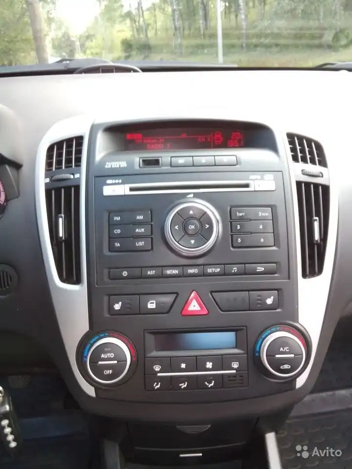 Фото автомобиля KIA CEE'D, 2010 — госномер М577ЕС76. Цвет: СВЕТЛО-СЕРЫЙ