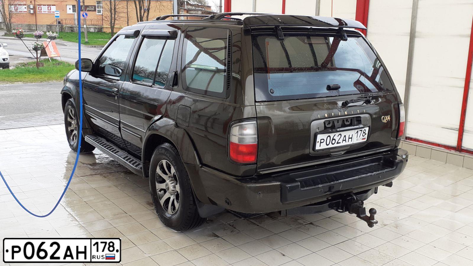 Фото автомобиля НИССАН ИНФИНИТИ, 1998 — госномер Р465ЕК198. Цвет: Коричневый