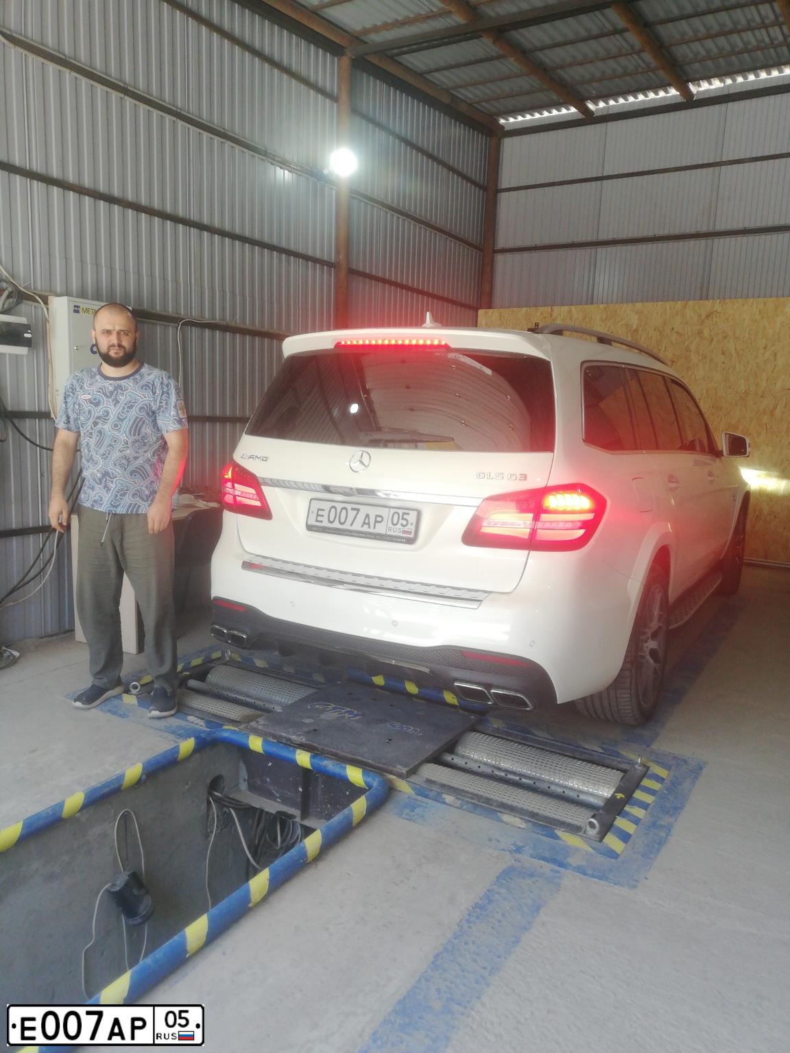 Фото автомобиля MERCEDES GLS-KLASSE, 2016 — госномер С311НУ716. Цвет: Белый
