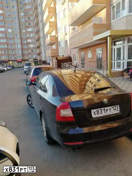 Фото автомобиля SKODA OCTAVIA, 2012 — госномер Е635ХР82. Цвет: ЧЕРНЫЙ