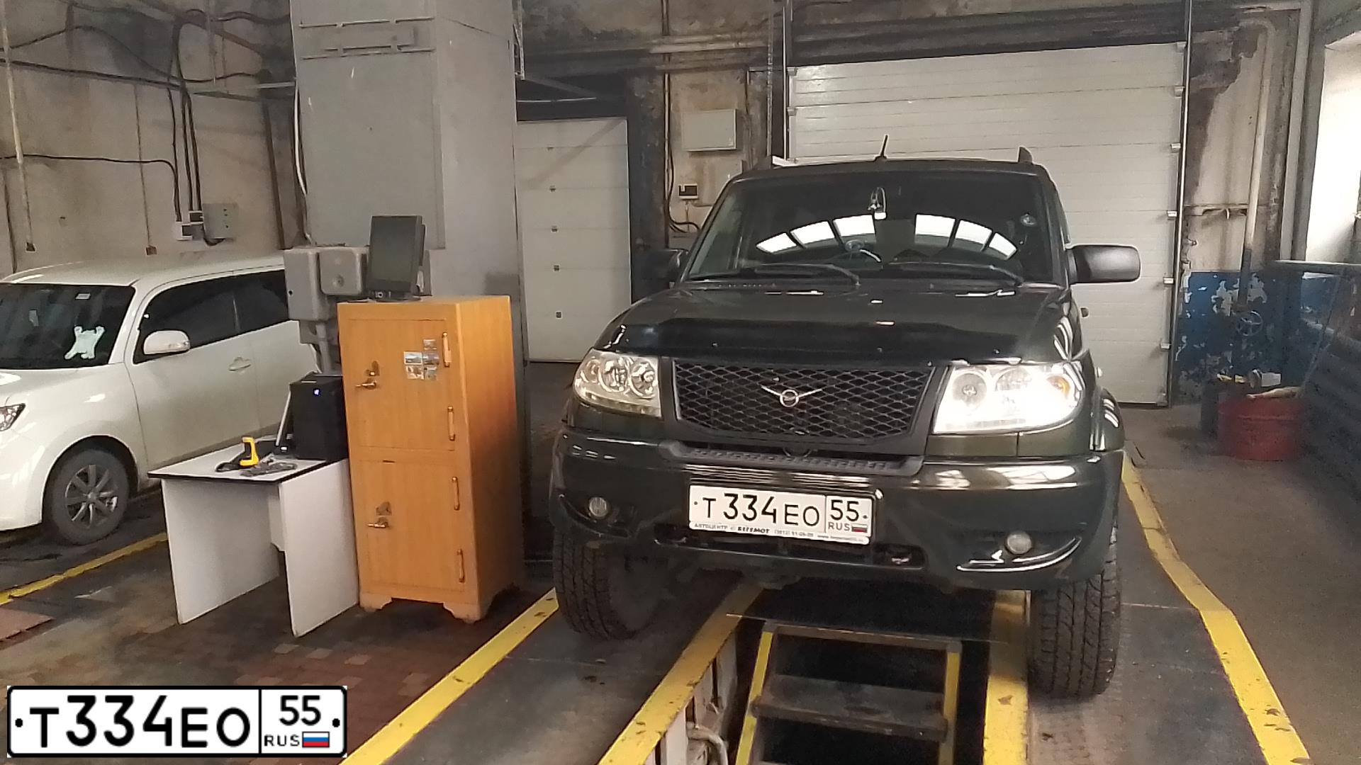 Фото автомобиля UAZ 3163 PATRIOT, 2014 — госномер Т334ЕО55. Цвет: ТЕМНО-ЗЕЛЕНЫЙ
