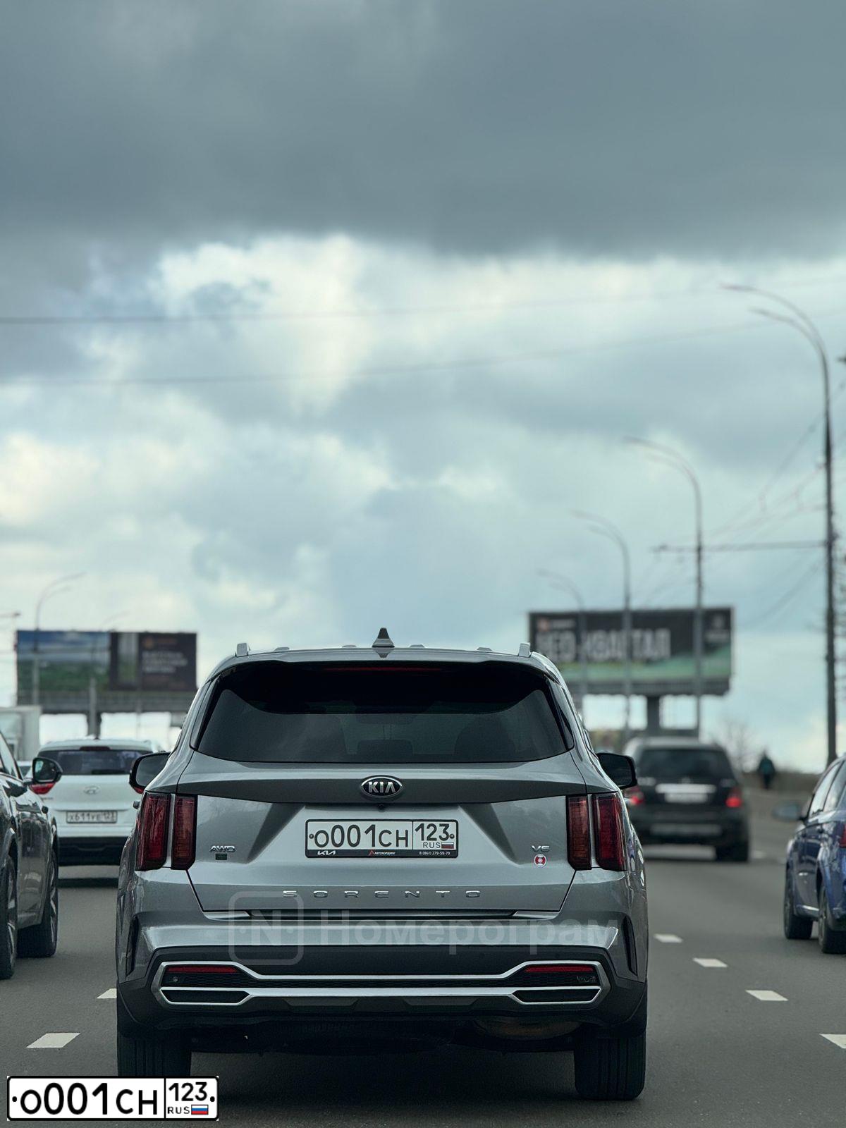Фото автомобиля TOYOTA RAV4, 2018 — госномер О001СН123. Цвет: Белый