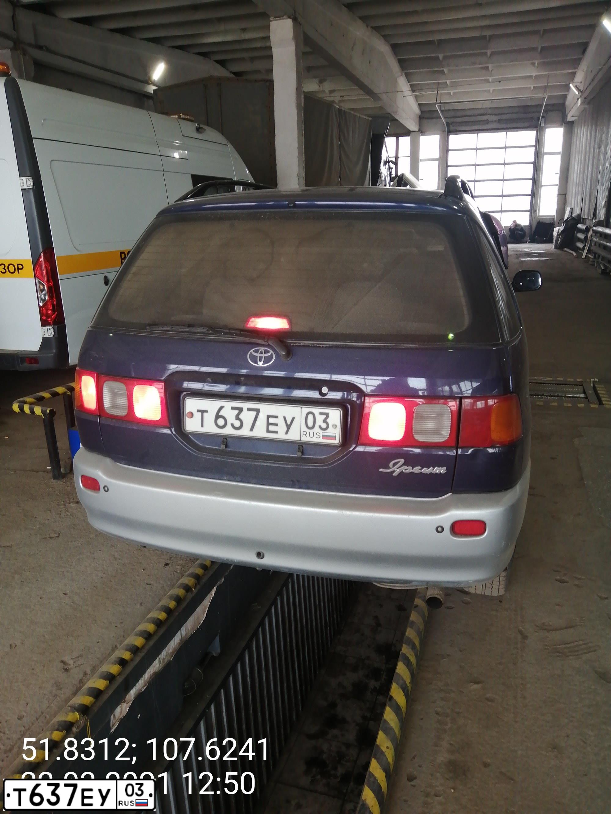 Фото автомобиля TOYOTA IPSUM, 1987 — госномер М983КО138
