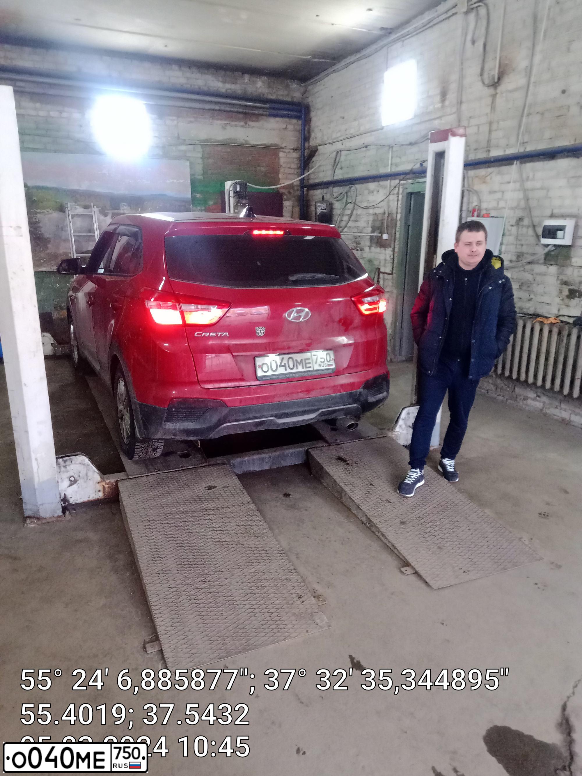 Фото автомобиля HYUNDAI CRETA, 2017 — госномер О040МЕ750. Цвет: КРАСНЫЙ
