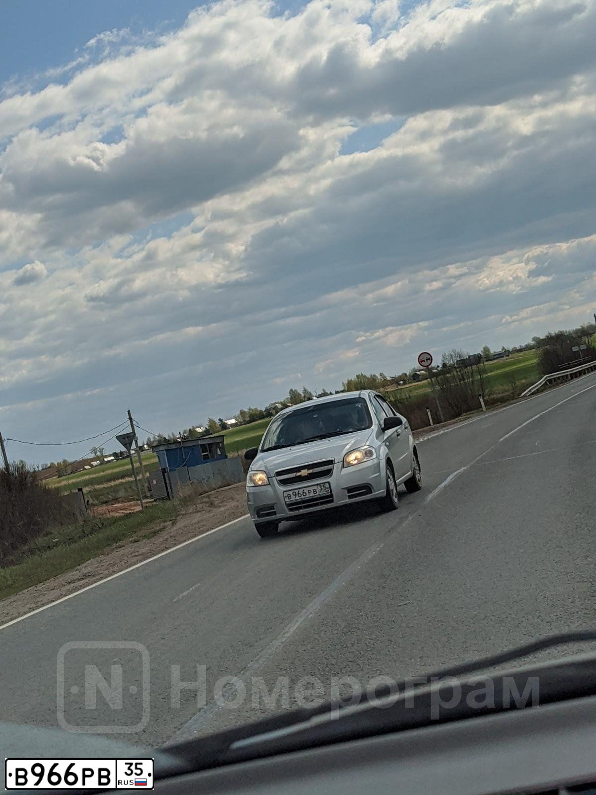 Фото автомобиля CHEVROLET AVEO, 2011 — госномер В966РВ35. Цвет: СЕРЕБРИСТЫЙ