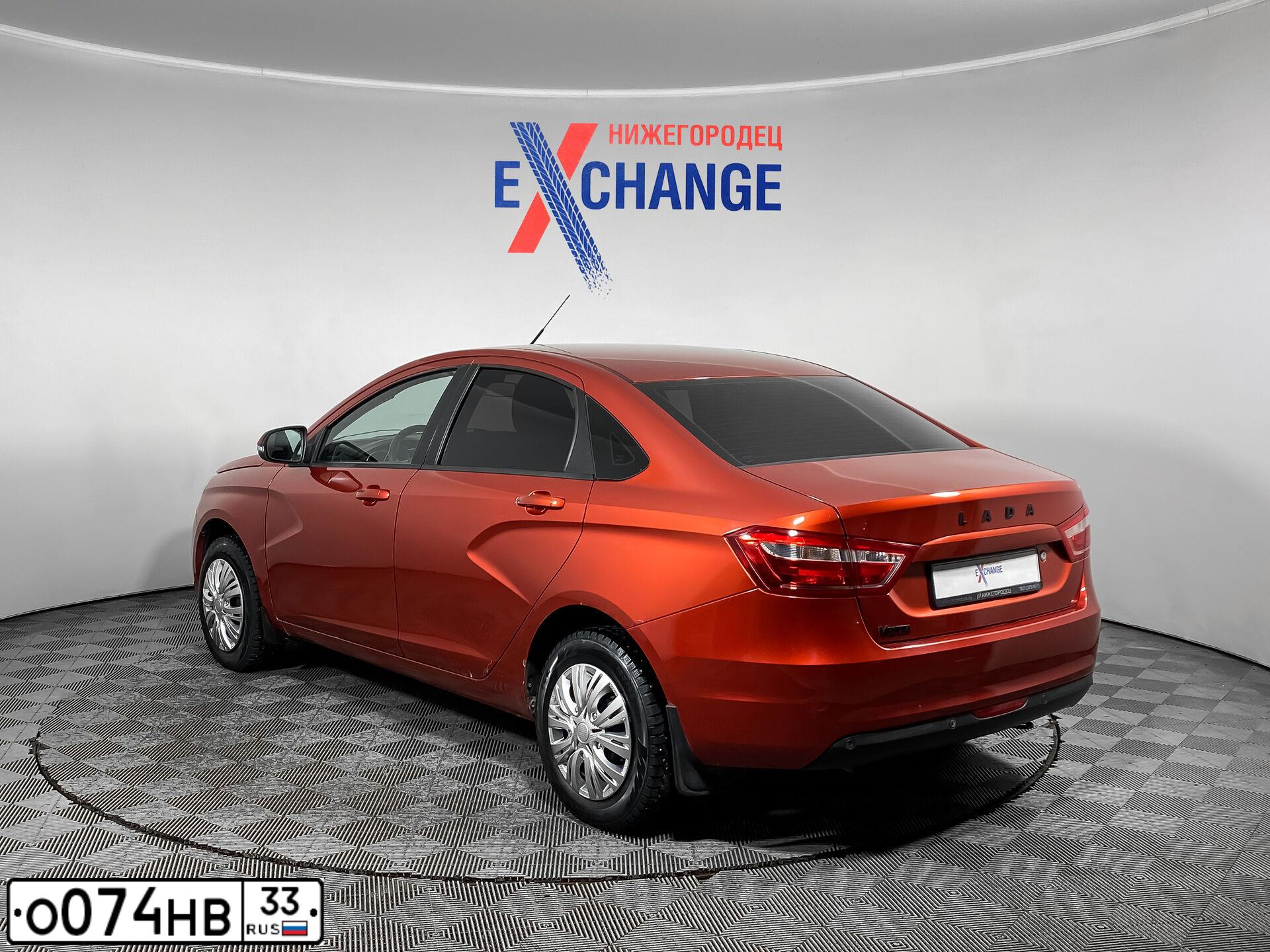 Фото автомобиля LADA VESTA, 2017 — госномер О074НВ33. Цвет: Красный