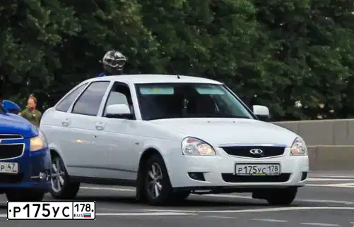 Фото автомобиля LADA 2172 PRIORA, 2014 — госномер Р175УС178. Цвет: БЕЛЫЙ