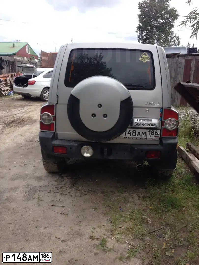 Фото автомобиля SSANGYONG KORANDO, 2001 — госномер Н908ТА154. Цвет: СЕРЫЙ