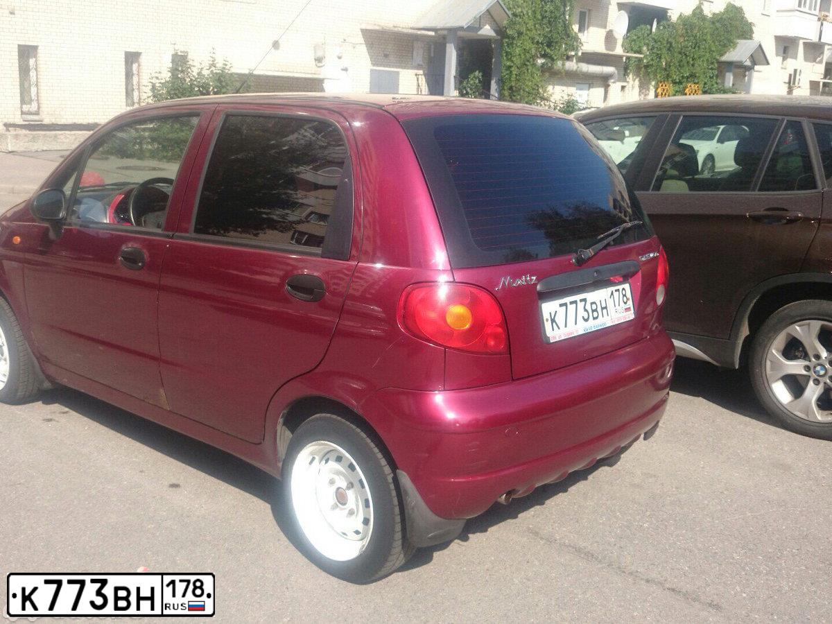 Фото автомобиля DAEWOO MATIZ, 2006 — госномер М648ХВ98. Цвет: ВИШНЕВЫЙ