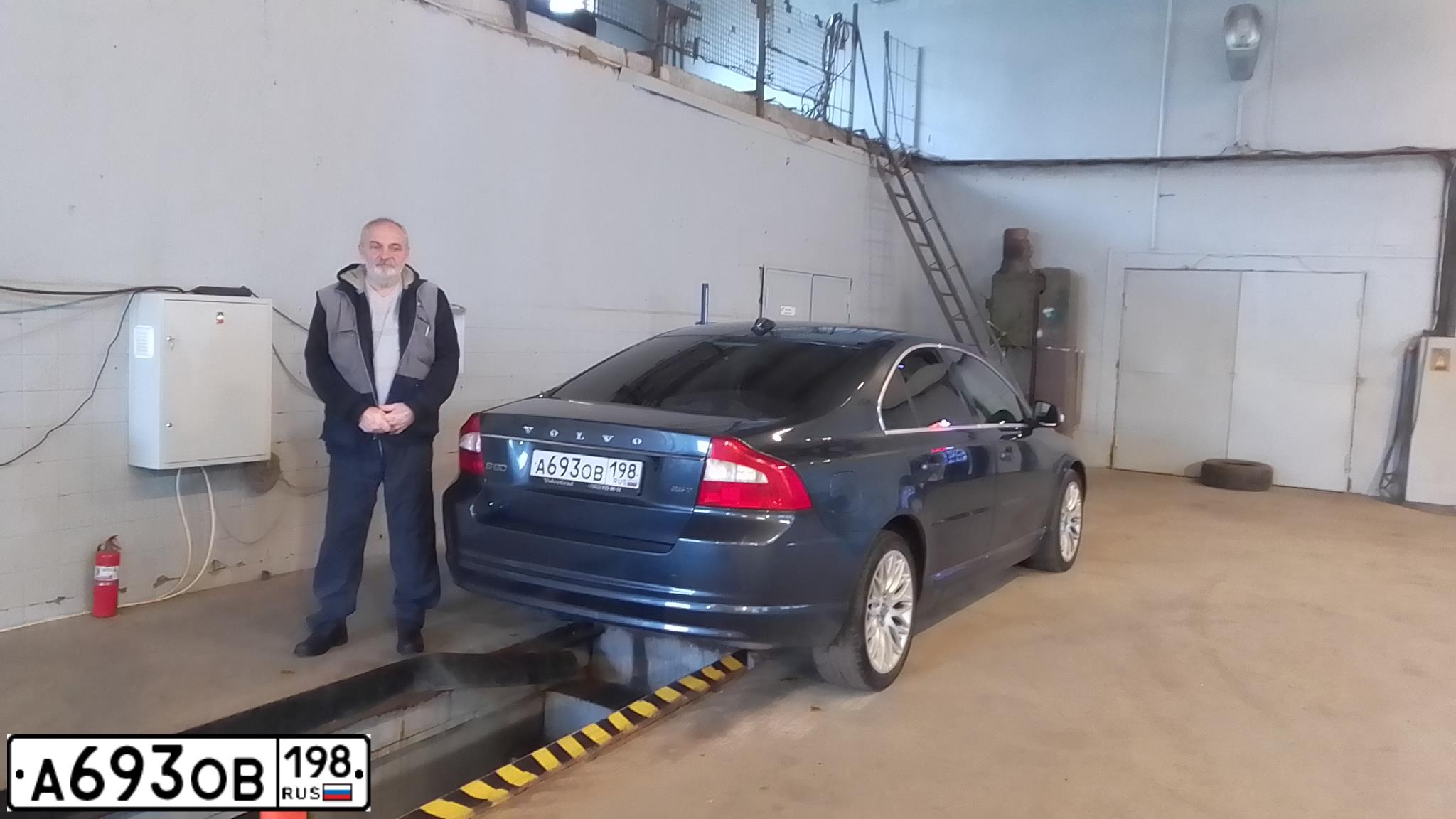 Фото автомобиля VOLVO S80, 2008 — госномер А731АВ977. Цвет: Темно-синий