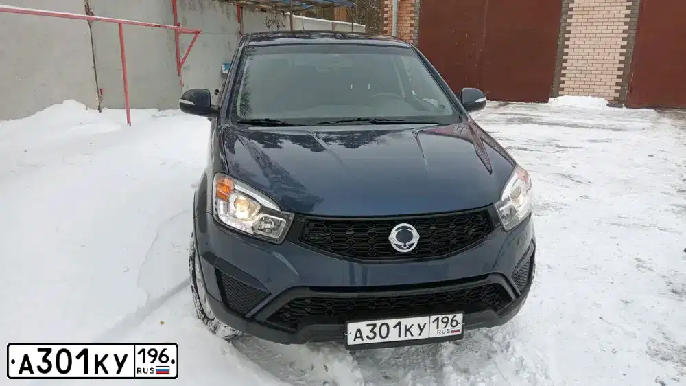 Фото автомобиля SSANGYONG ACTYON, 2013 — госномер А301КУ196. Цвет: СИНИЙ