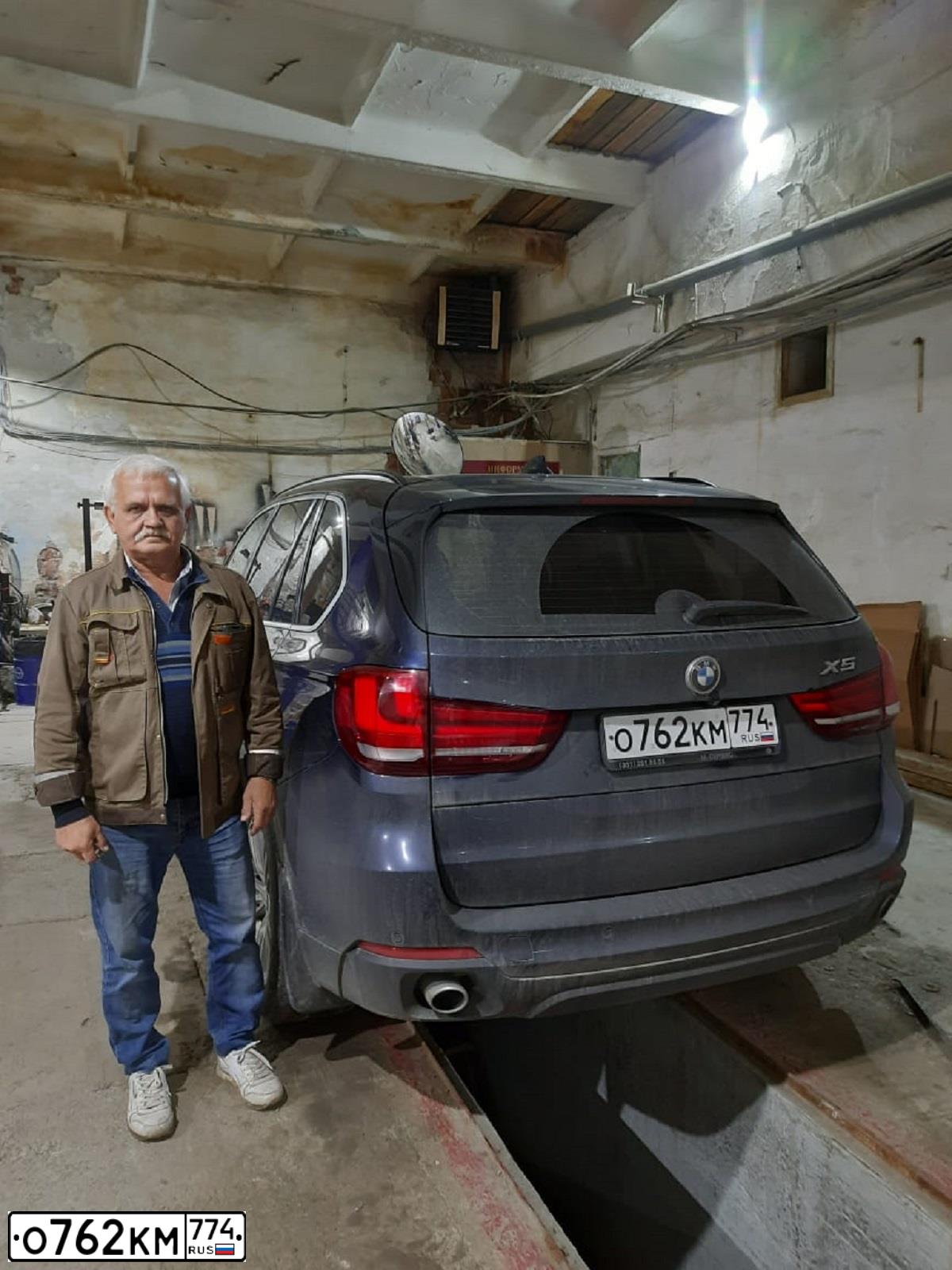 Фото автомобиля BMW X5, 2015 — госномер Е300ОТ74. Цвет: СИНИЙ