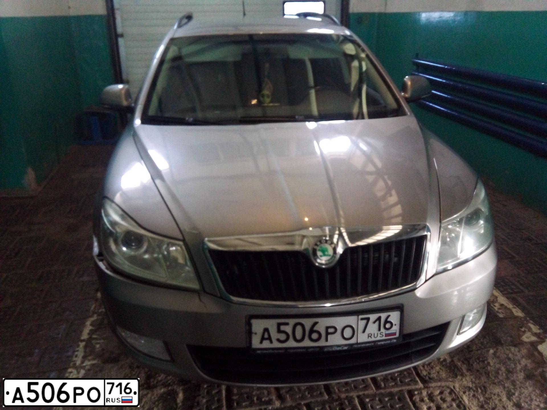 Фото автомобиля SKODA OCTAVIA, 2010 — госномер М542СВ13. Цвет: СВЕТЛО-СЕРЫЙ