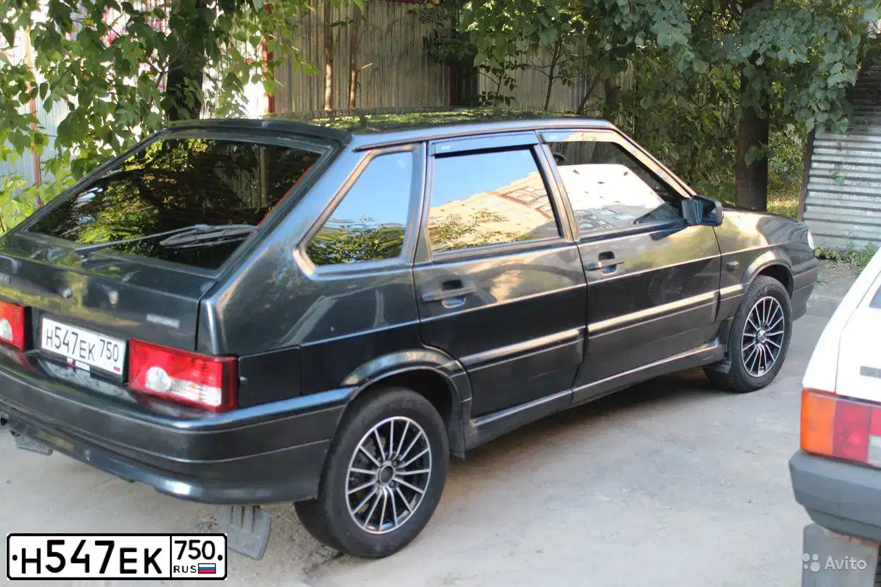 Фото автомобиля LADA 2114 SAMARA, 2005 — госномер М823РО178. Цвет: ЧЕРНЫЙ