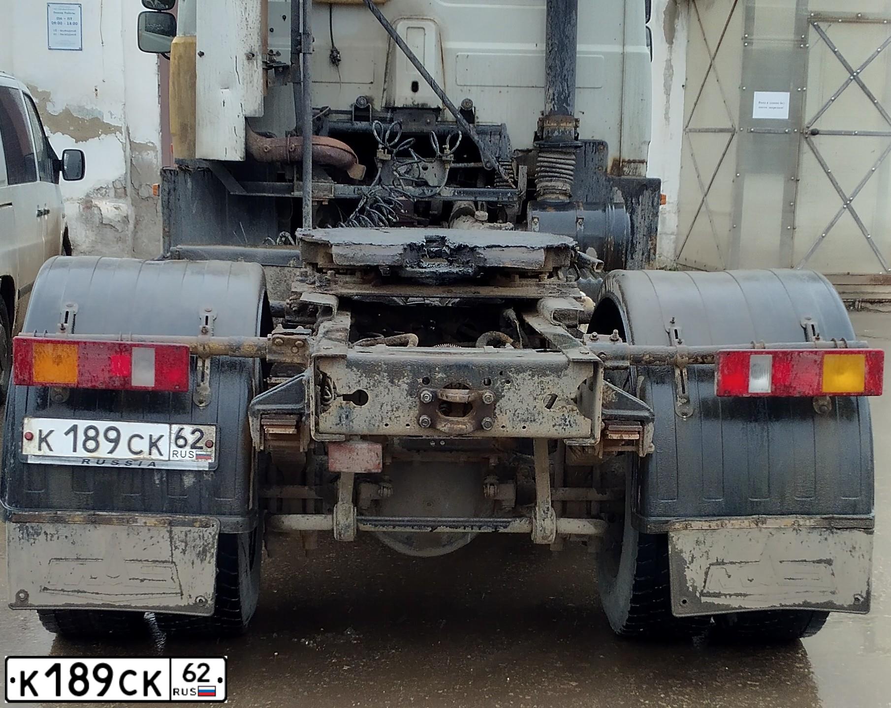 Фото автомобиля MAZ 5432 /4X2/, 2004 — госномер Р794НК97. Цвет: БЕЛЫЙ(БЕЛАЯ НОЧЬ)