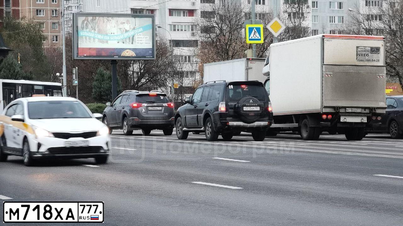 Фото автомобиля VOLKSWAGEN TIGUAN, 2017 — госномер М718ХА777. Цвет: ТЕМНО-СИНИЙ