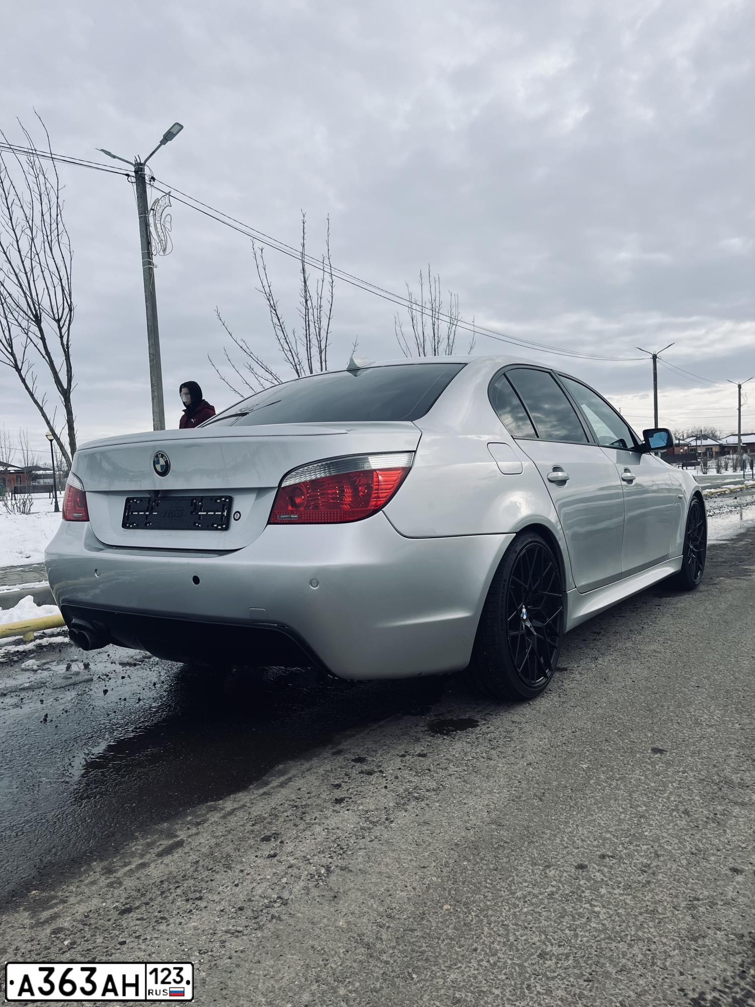 Фото автомобиля BMW 523, 2005 — госномер К704НС761. Цвет: Серебристый