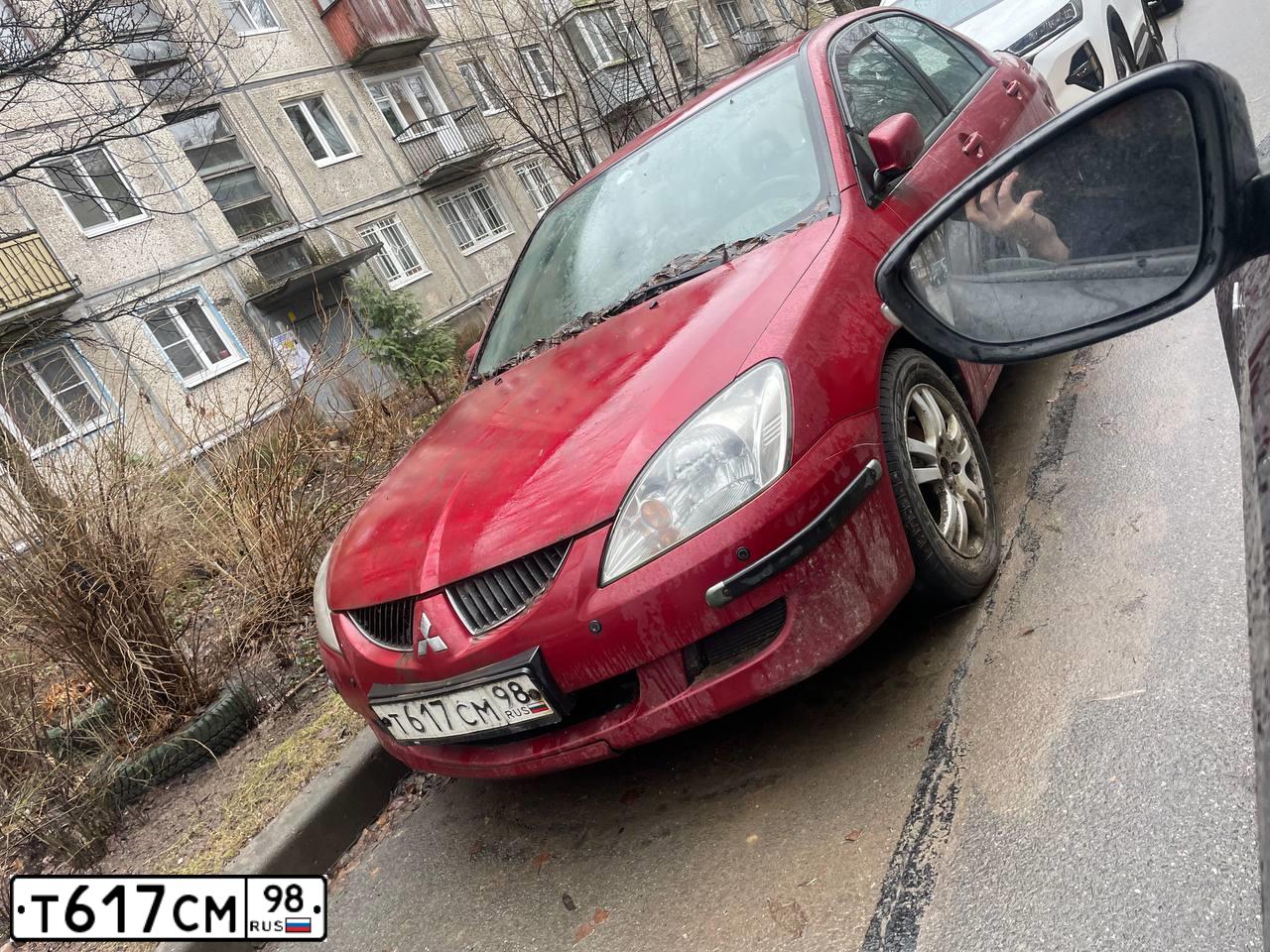 Фото автомобиля MITSUBISHI LANCER, 2005 — госномер Т617СМ98. Цвет: КРАСНЫЙ
