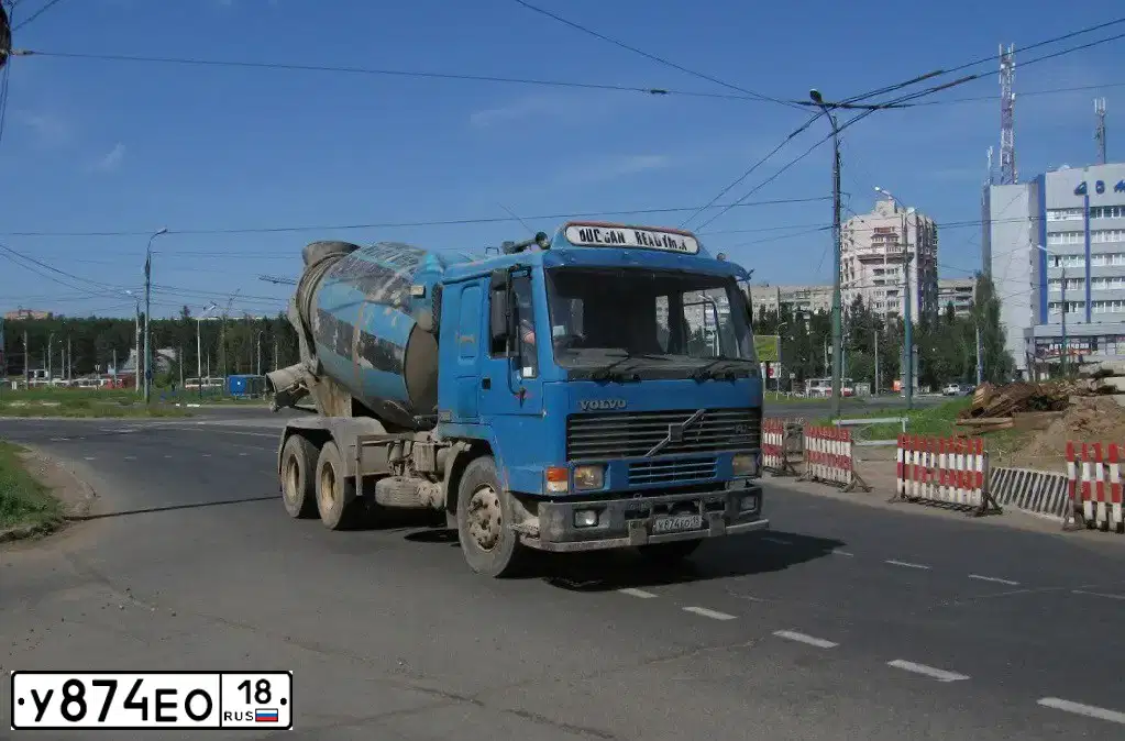 Фото автомобиля VOLVO SERIE FL /4X2/, 1998 — госномер У874ЕО18. Цвет: СИНИЙ