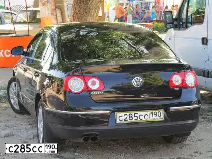 Фото автомобиля VOLKSWAGEN POLO, 2013 — госномер Р043УО750. Цвет: СЕРЕБРИСТО-ЖЕЛТЫЙ