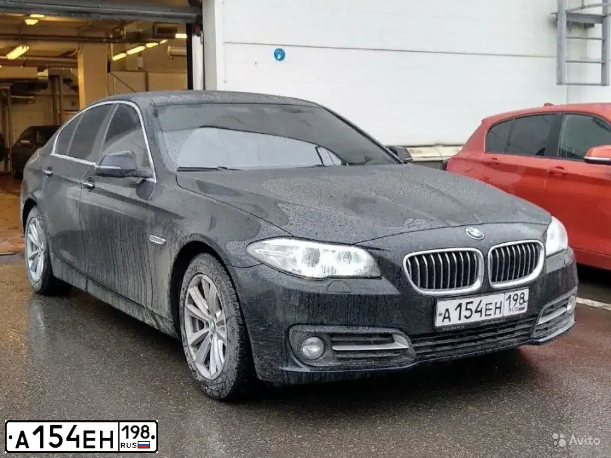 Фото автомобиля BMW SERIE 5, 2015 — госномер А154ЕН198. Цвет: ЧЕРНЫЙ
