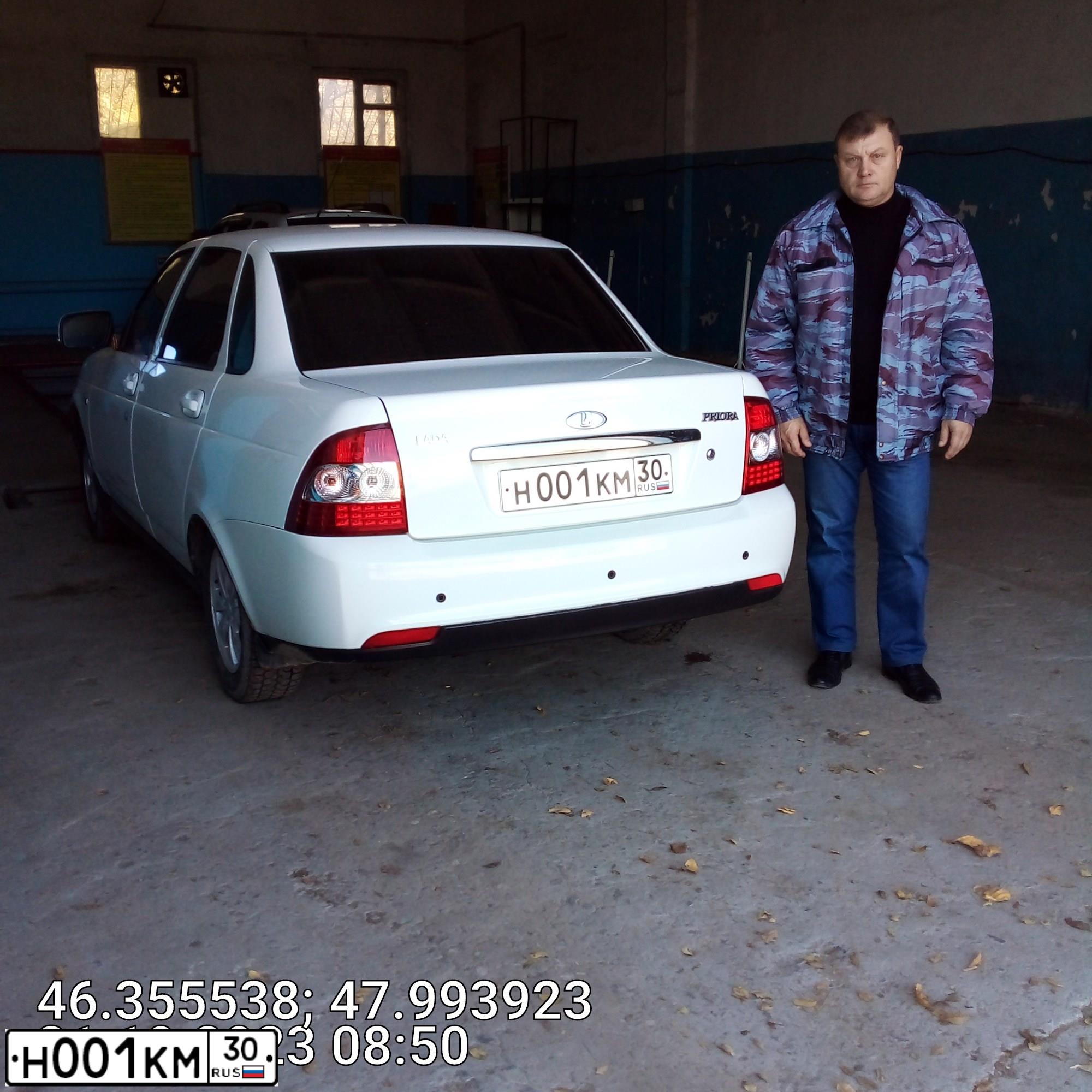 Фото автомобиля LADA 2172 PRIORA, 2010 — госномер У720МЕ30. Цвет: Белый