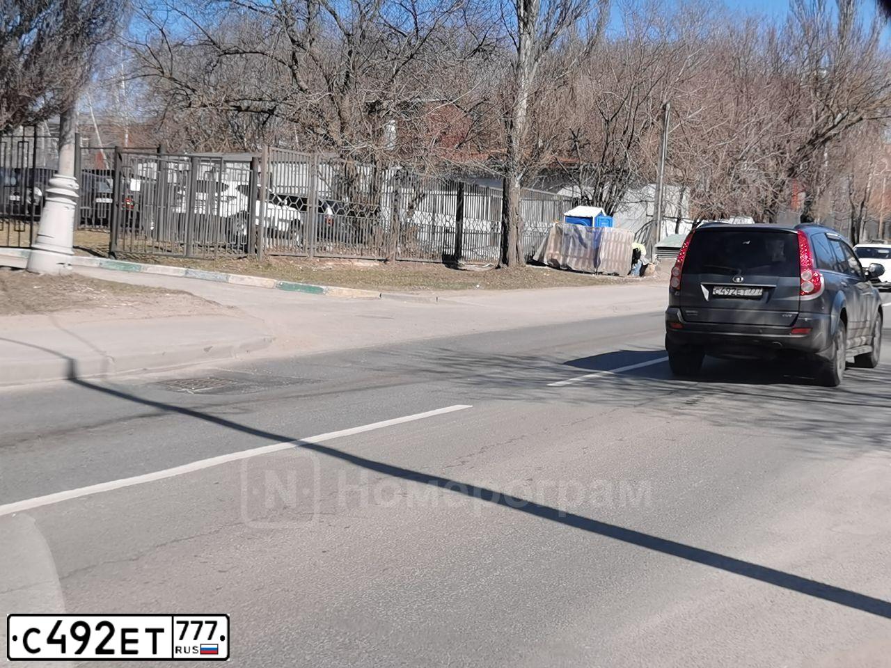 Фото автомобиля GREAT WALL HOVER, 2014 — госномер С492ЕТ777. Цвет: СЕРЫЙ ТЕМНЫЙ
