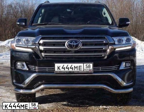 Фото автомобиля TOYOTA CAMRY, 2018 — госномер Е992ХН702. Цвет: Белый