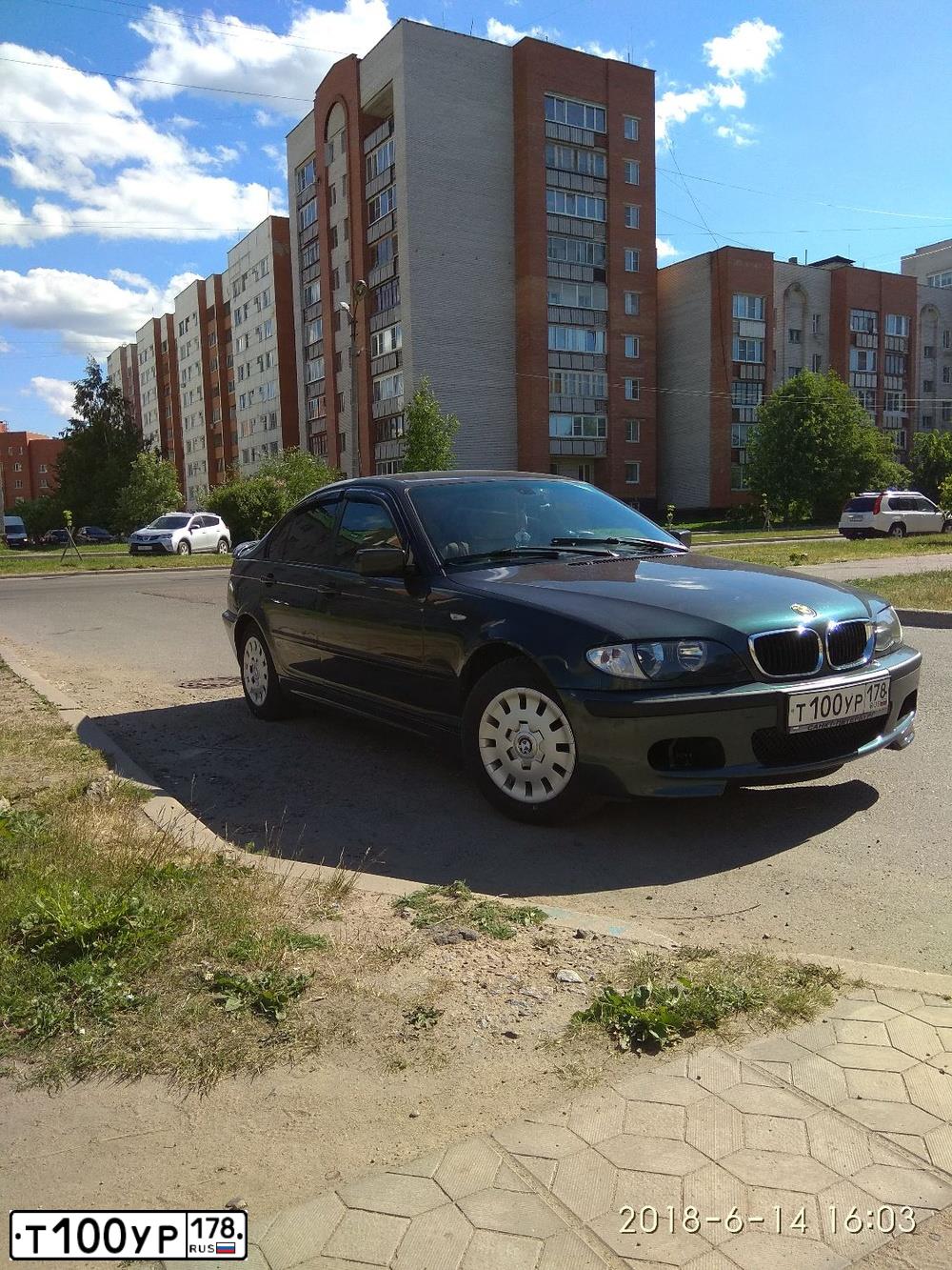 Фото автомобиля BMW SERIE 3, 2002 — госномер Т100УР178. Цвет: ЗЕЛЕНЫЙ