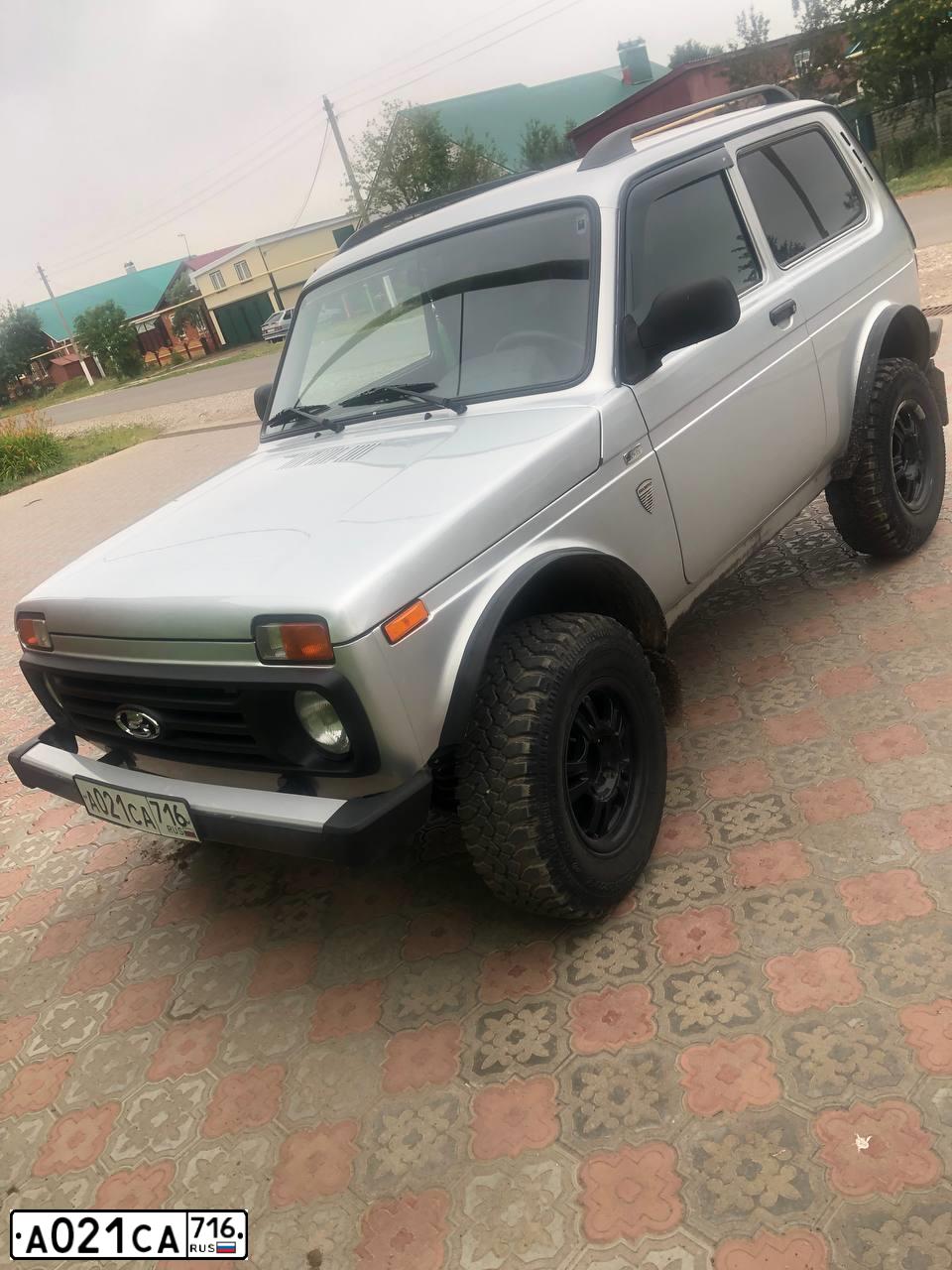 Фото автомобиля LADA 2121 NIVA, 2018 — госномер А021СА716. Цвет: СВЕТЛО-СЕРЕБРИСТЫЙ МЕТАЛЛИК