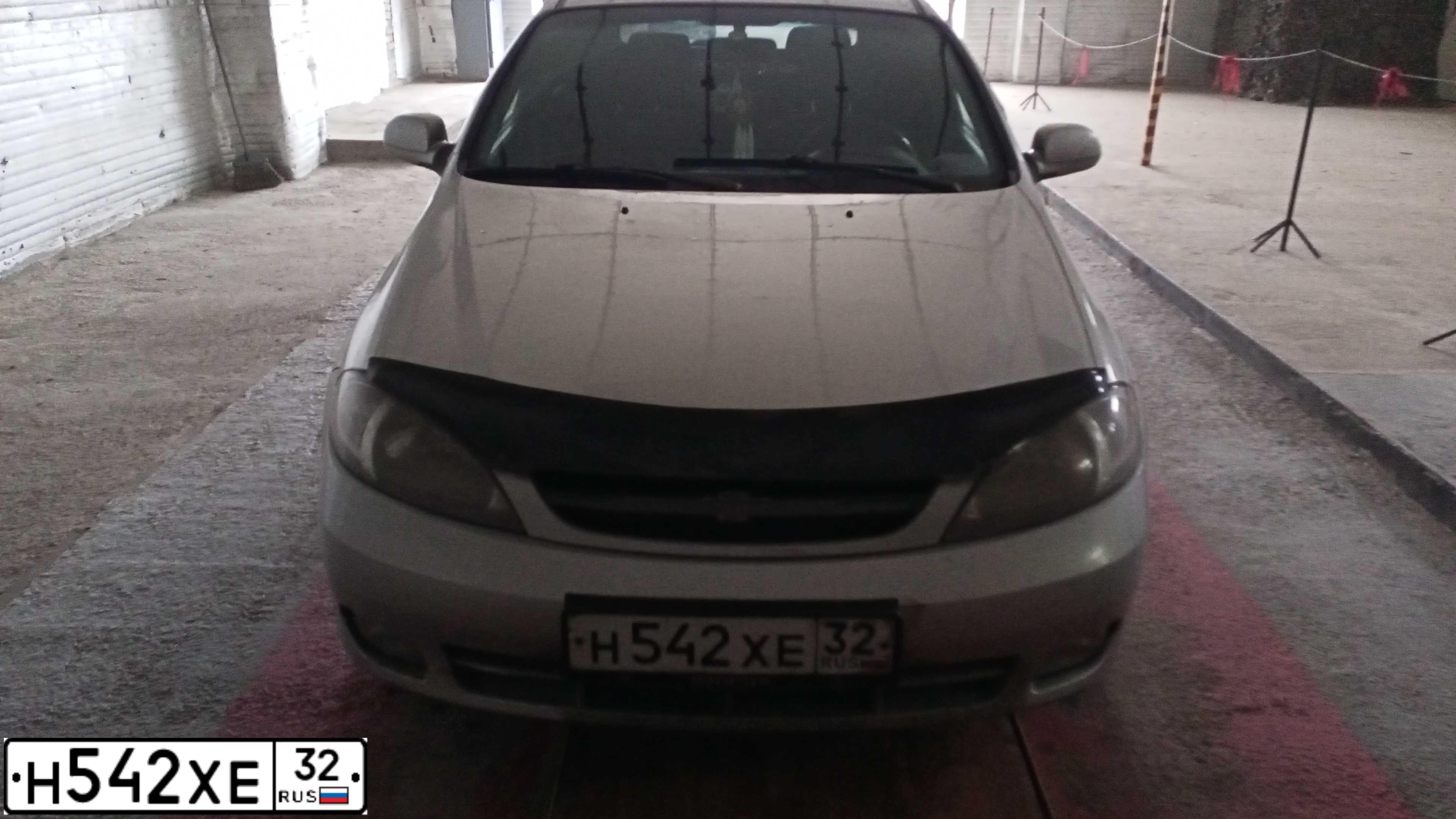 Фото автомобиля CHEVROLET LACETTI, 2007 — госномер Н542ХЕ32. Цвет: СЕРЫЙ