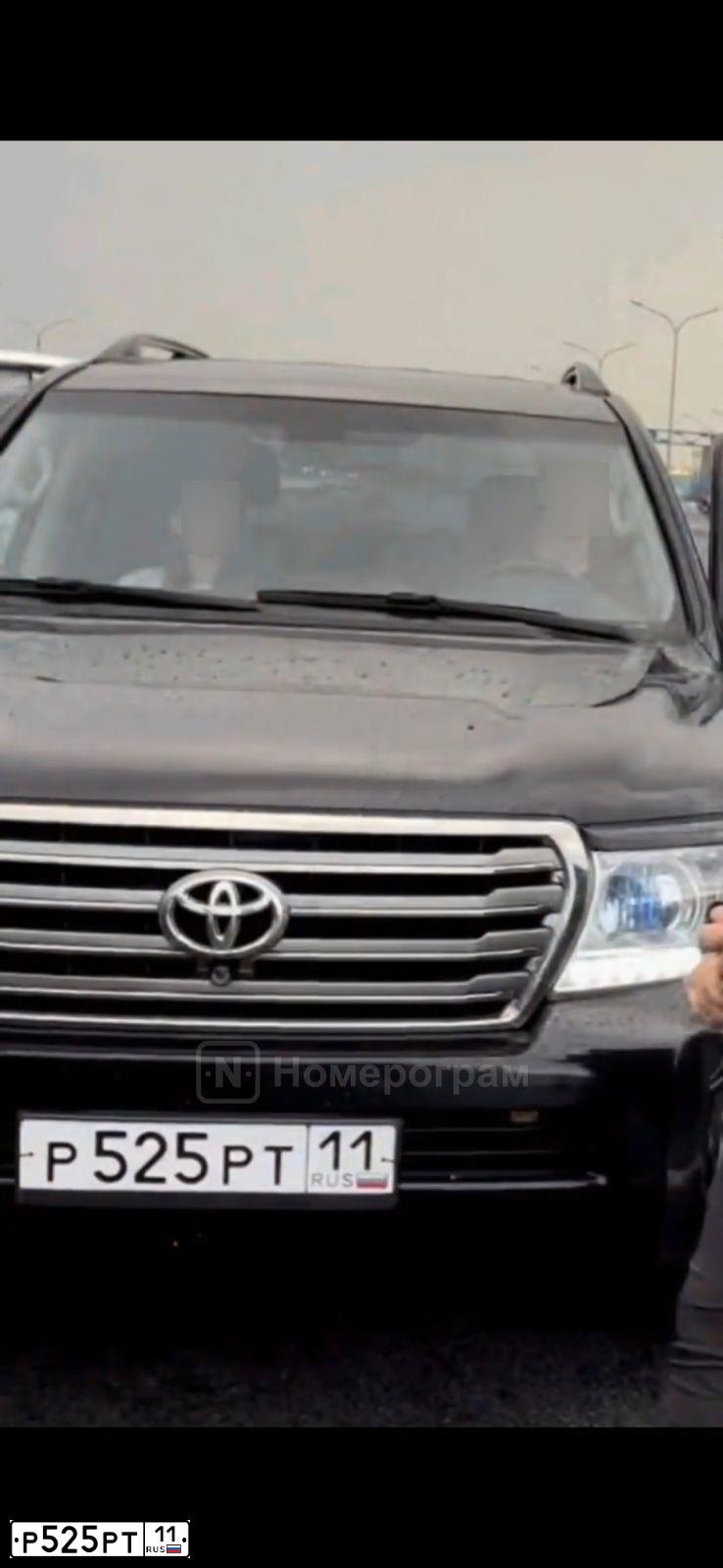 Фото автомобиля TOYOTA LAND CRUISER 200, 2014 — госномер О359АР10. Цвет: ЧЕРНЫЙ