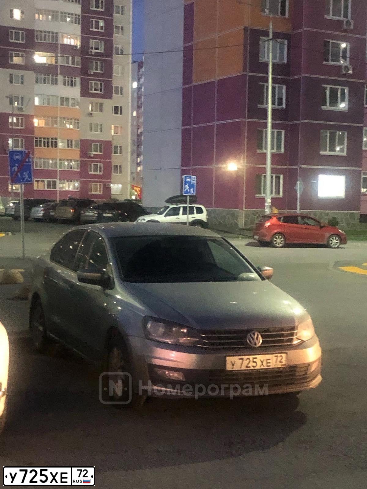 Фото автомобиля VOLKSWAGEN POLO, 2017 — госномер У725ХЕ72. Цвет: Серебристый
