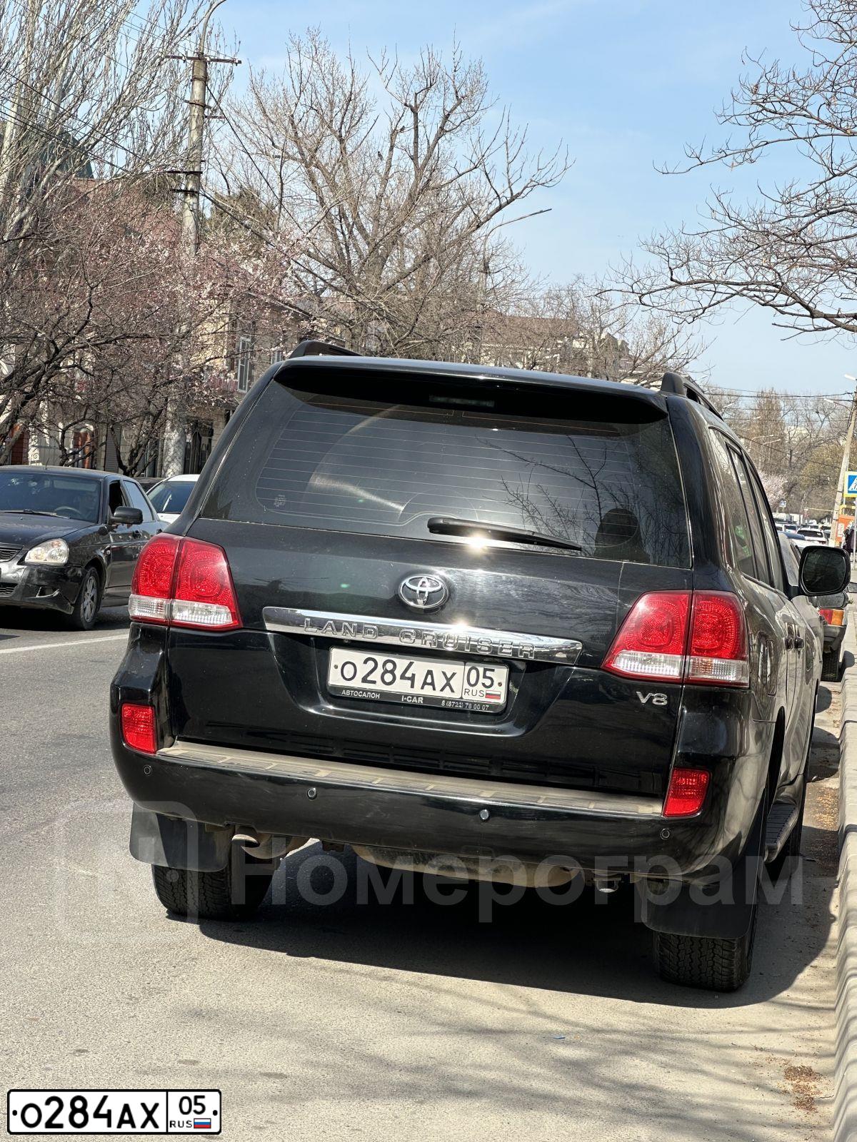 Фото автомобиля TOYOTA LANDCRUISER 200, 2008 — госномер А001ВА05. Цвет: ЧЕРНЫЙ