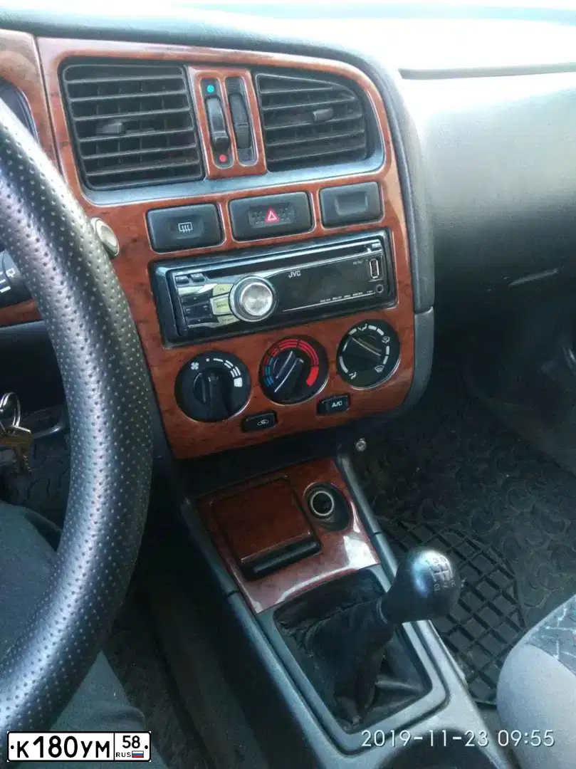 Фото автомобиля NISSAN PRIMERA, 1998 — госномер Т278МЕ58. Цвет: СЕРЫЙ