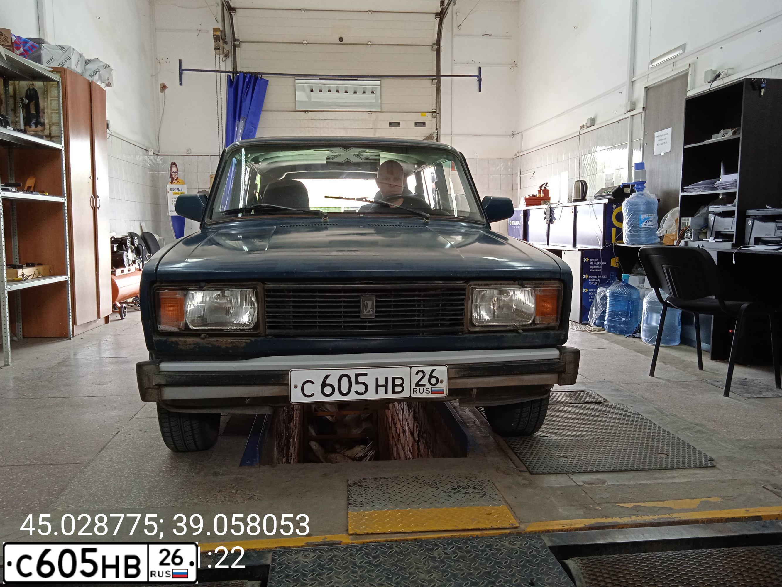 Фото автомобиля LADA 2104, 1998 — госномер С605НВ26. Цвет: МУРЕНА